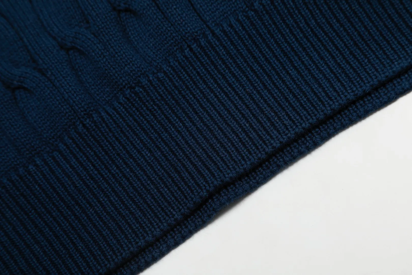 🅿️186 "Top quality" Style number: DS062# (not off the shelves all year round) [Ralph Lauren men's POLO lapel solid color pony embroidered logo knitted short sleeves] ✅Ralph Lauren Ralph Lauren classic basic lapel POLO men's all-season knitted short sleeves ✅Main supplier platform live broadcast Wholesale entity Replacement when out of stock Not off the shelf ✅ZP quality 1:1 version Scan the code to enter the GF website Counter quality ✅Details and quality are the only one in Guangzhou. Imported quality cotton yarn, focusing on high-end, cost-effective. Needless to say good quality. ✅The version restores the original version. The maximum size can be worn up to 200 pounds. Loose, comfortable and stress-free. ✅The upper body is simple and easy to match. A must-have for men. Good-looking clothes are never picky. A must-have for men's wardrobe. Size: S-XL. Color: Black, White, Gray, Khaki, Navy Blue, Gentleman's Lake Blue.
